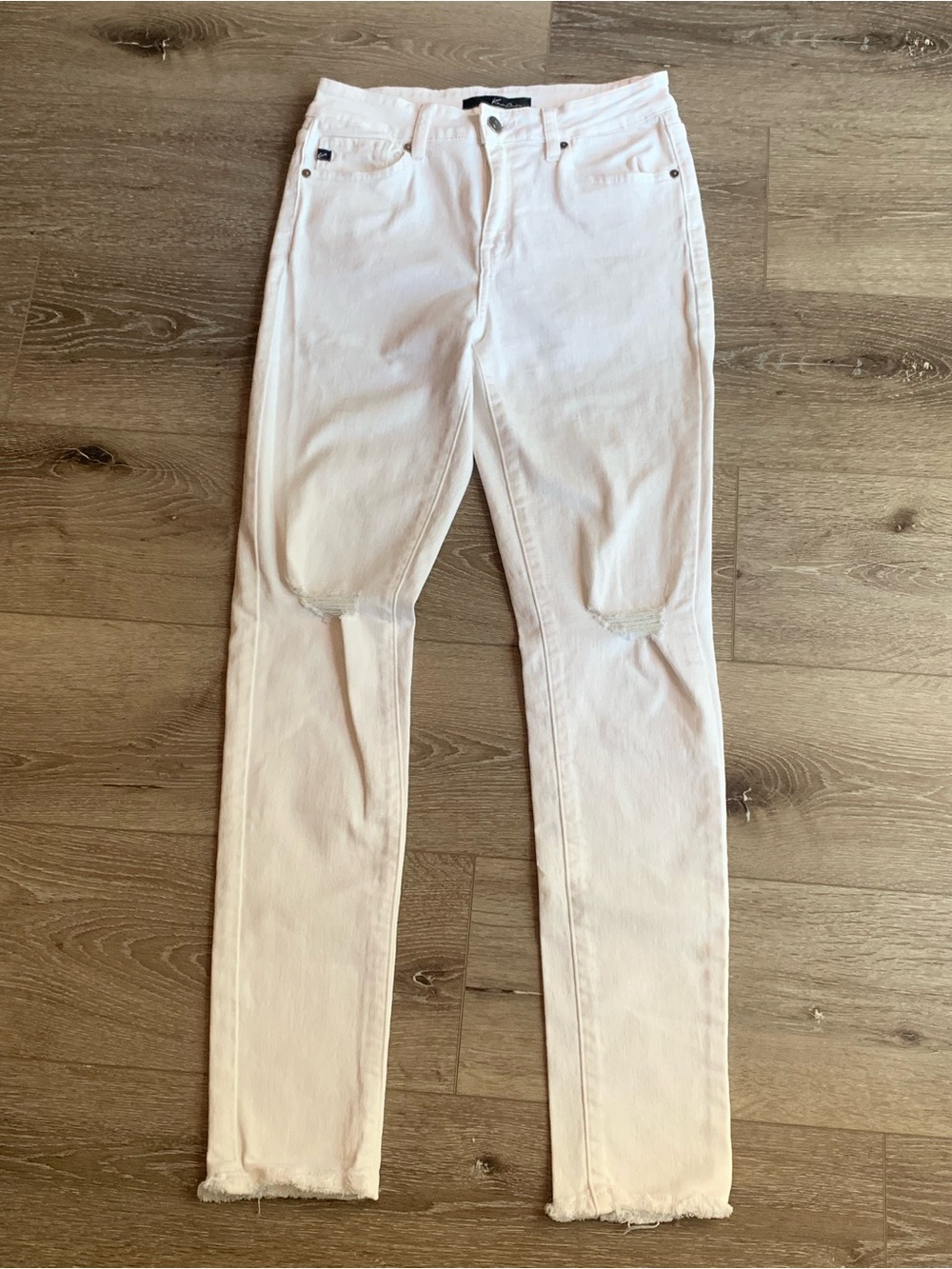 KanCan Women's White Distressed Ankle Jeans in size 7/27